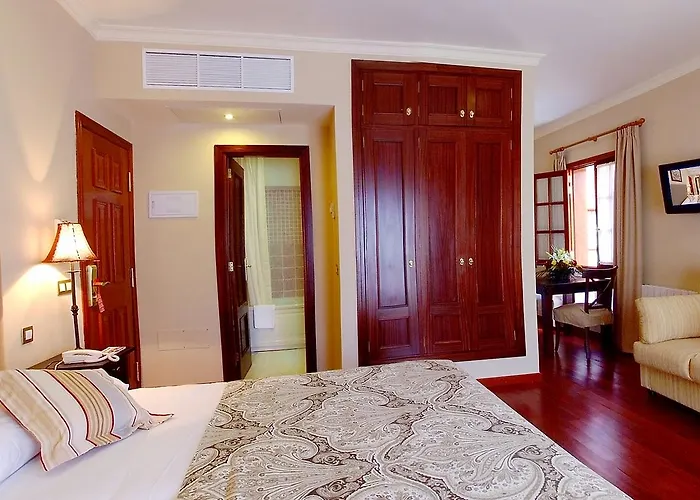 Laguna Nivaria & Hotel La Laguna (Tenerife)